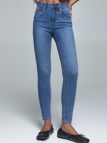 Pull&Bear Skinny Jeans in Blue: front