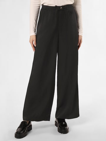 Marie Lund Wide leg Pleat-Front Pants in Black: front