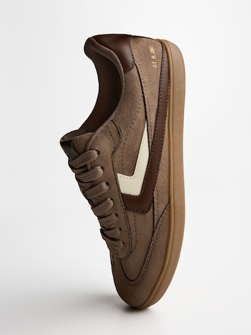 Sneaker bassa di Bershka in beige