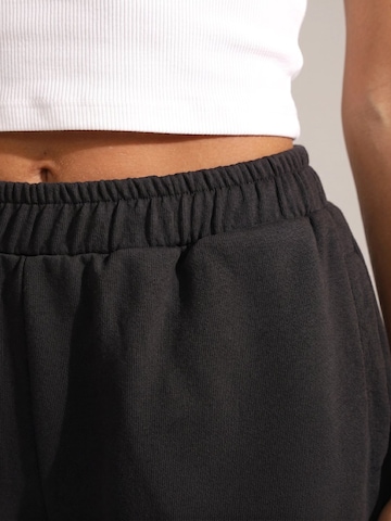 No Matter What Regular Shorts in Schwarz
