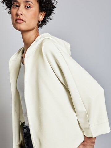 Veste de survêtement STREET ONE en blanc
