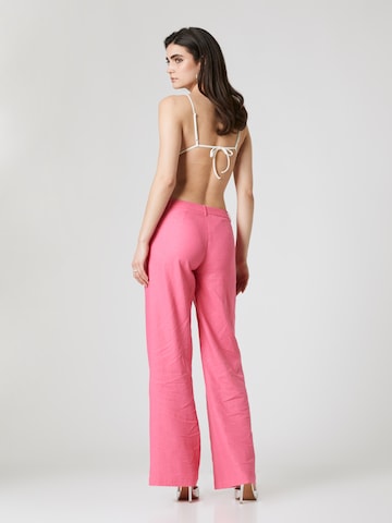 LENI KLUM x ABOUT YOU Loose fit Pleat-Front Pants 'Valeria' in Pink