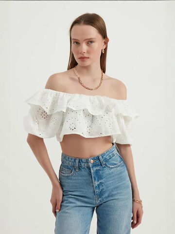 Hiccup - Blusa em branco: frente