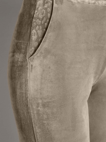 MADELEINE Regular Broek in Beige