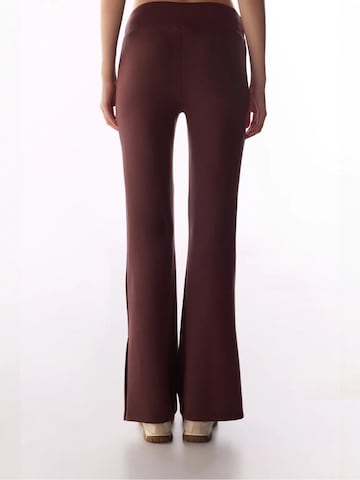 Penti - Flared Calças 'Hose' em vermelho