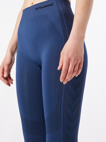 Hummel Skinny Sporthose in Blau