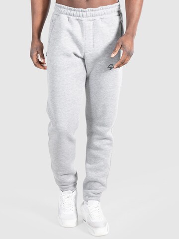 Effilé Pantalon 'Kane' Smilodox en gris : devant