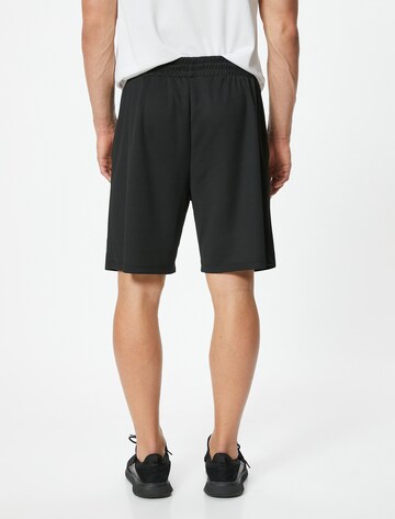 Koton Regular Shorts in Schwarz