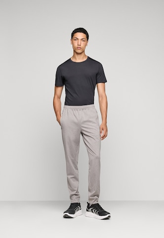Tapered Pantaloni sport de la 4F pe gri: față