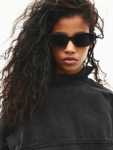 Lunettes de soleil Pull&Bear en noir