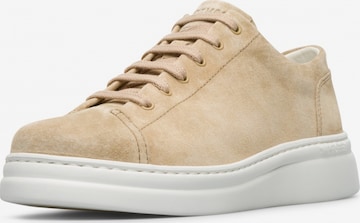 Baskets basses ' Runner Up ' CAMPER en beige : devant