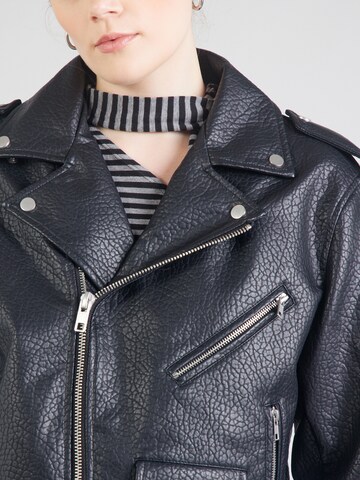 TOPSHOP Демисезонная куртка в Черный