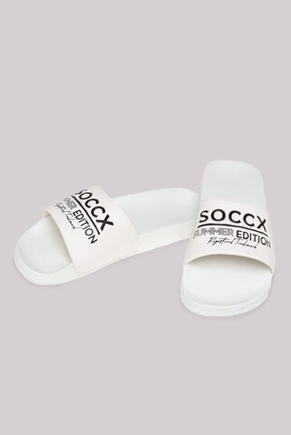 Soccx Mules in White: front