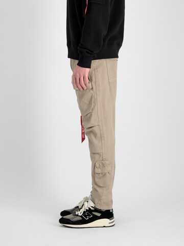 regular Pantaloni cargo di ALPHA INDUSTRIES in beige