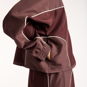 new balance Tussenjas 'Trackside Woven Jacket' in Rood