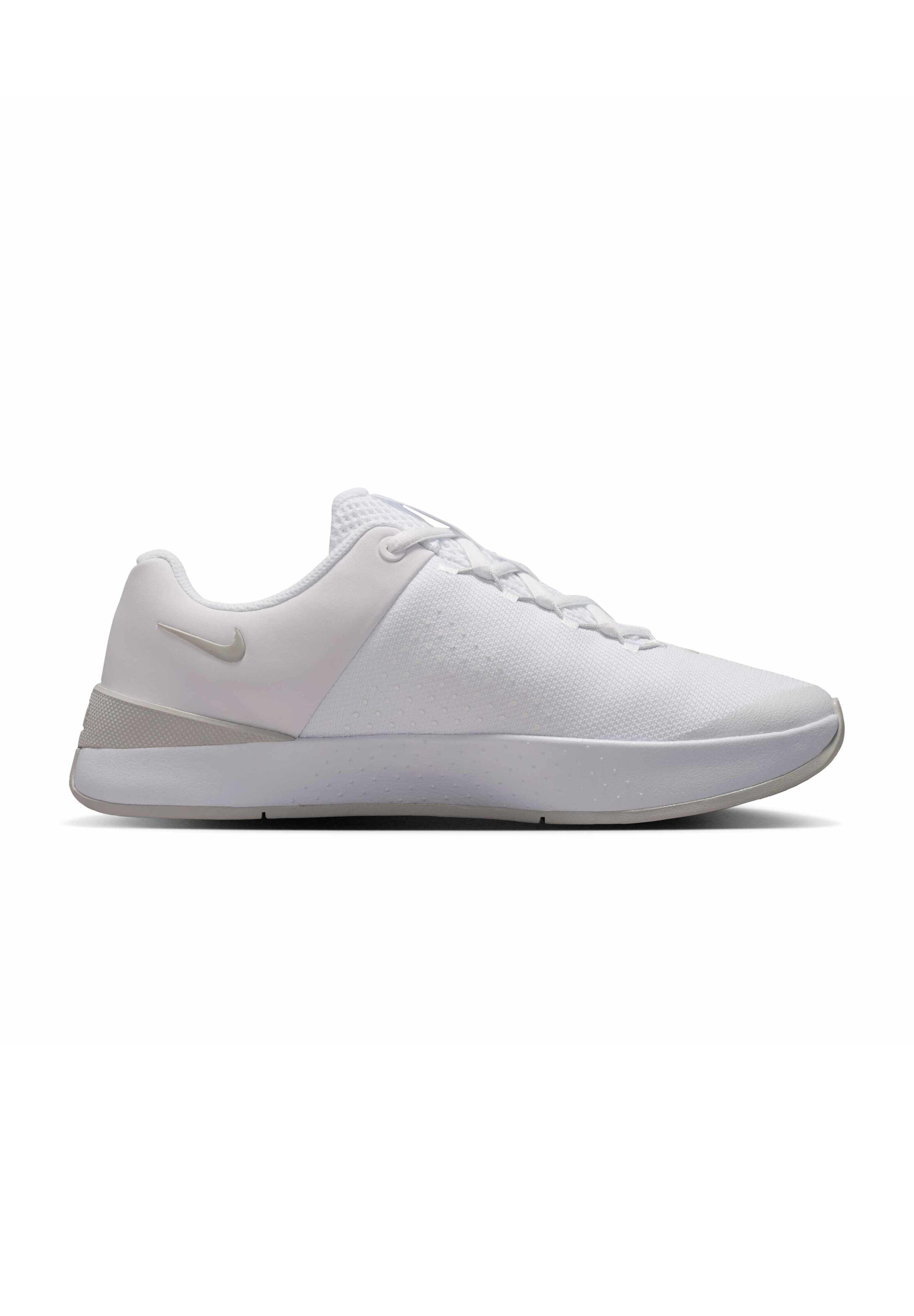 Chaussure de sport 'MC Trainer 4' NIKE en blanc