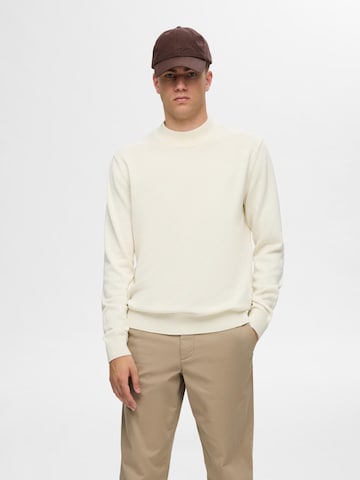 SELECTED Sweater in White: front