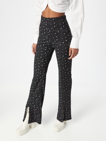 Evazați Pantaloni de la Trendyol pe negru: față
