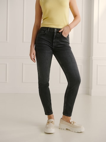 Guido Maria Kretschmer Women Regular Jeans 'Regina' i grå: forside