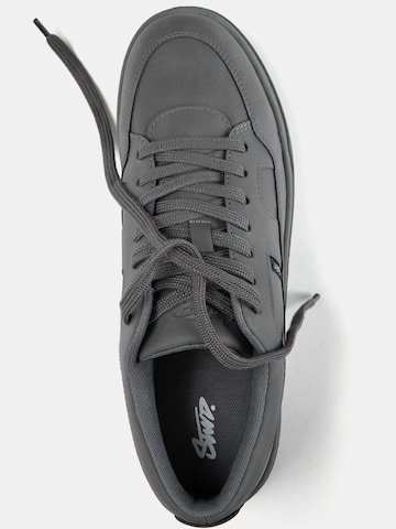 Sneaker bassa di Pull&Bear in grigio
