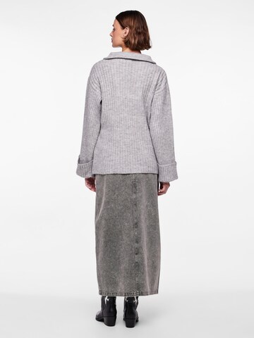 Cardigan 'HASY' PIECES en gris