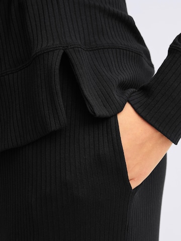 CALIDA Slaapshirt 'Feminine Lounge' in Zwart