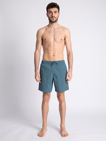Lyle & Scott Badeshorts 'Plain Swim Short Denim Jeans' i blå: forside