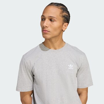ADIDAS ORIGINALS Футболка 'Trefoil Essentials' в Серый
