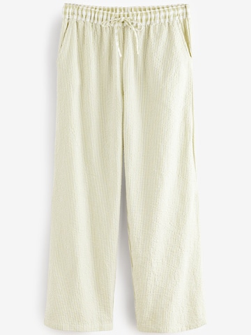 Pijama de la Next pe verde