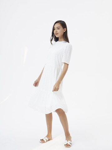 Robe 'Ghost Story' AIKI KEYLOOK en blanc