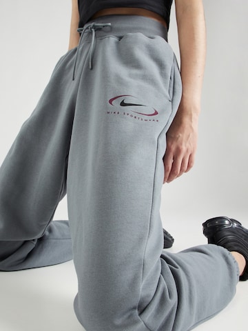 Nike Sportswear Zwężany krój Spodnie 'PHOENIX FLEECE' w kolorze szary