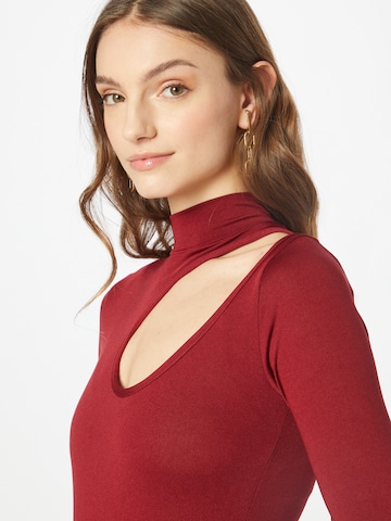 Femme Luxe T-shirtbody 'MADGE' i röd