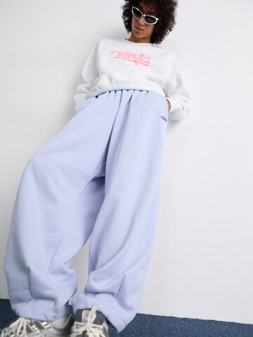 Nike Sportswear Ozke Hlače 'CLUB' | vijolična barva