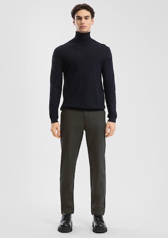 QS Regular Chino in Groen: voorkant