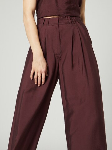 Guido Maria Kretschmer Women Wide leg Pleat-Front Pants 'Finja' in Brown