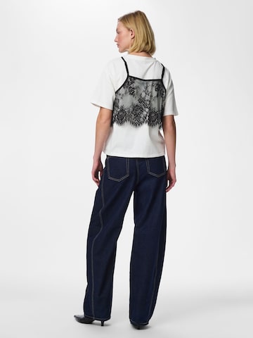 T-shirt 'PCFnug' PIECES en blanc