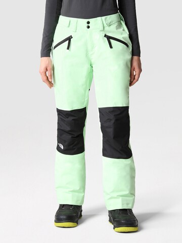 THE NORTH FACE Regular Outdoorbroek in Groen: voorkant