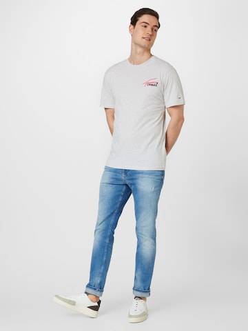 Tommy Jeans - Camiseta en gris