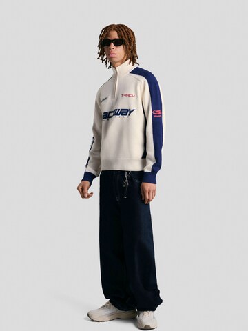 Bershka Pullover in Weiß