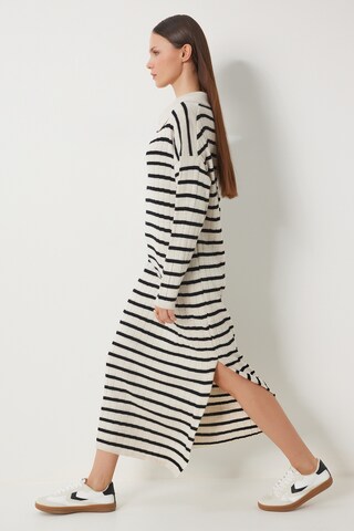 Happiness İstanbul Плетена рокля в бежово