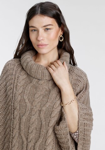 LAURA SCOTT Cape in Brown