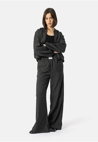 Flared Pantaloni di Elias Rumelis in nero