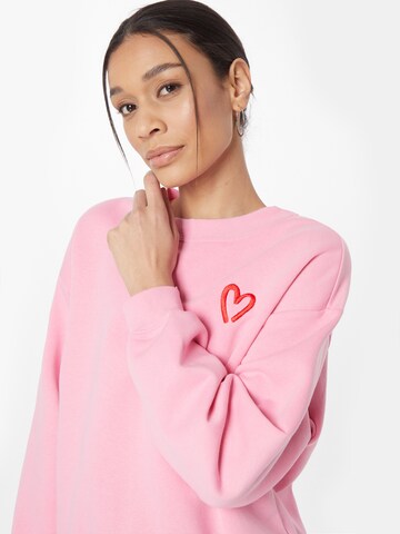 Monki - Sweatshirt em rosa