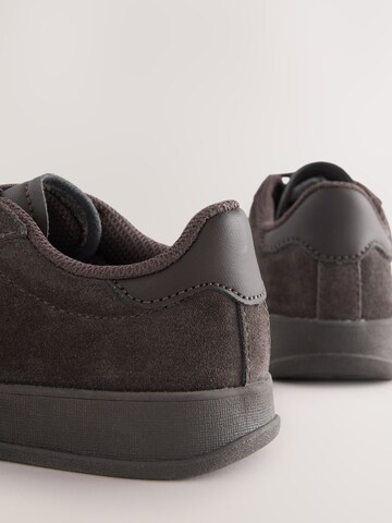 Next Sneaker in Braun