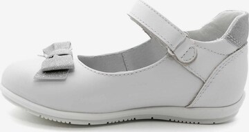 Nero Giardini Ballet Flats in White: front