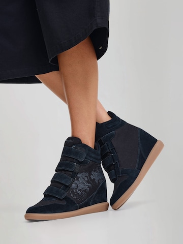 Sneaker înalt de la Ed Hardy pe negru: față