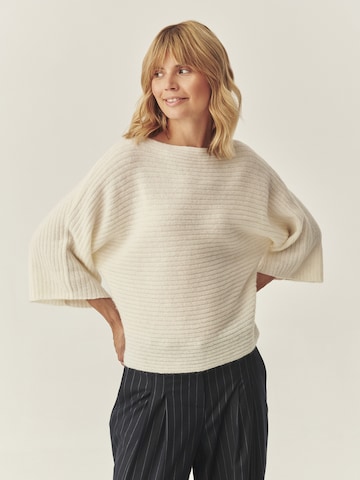 Pull-over TATUUM en blanc : devant