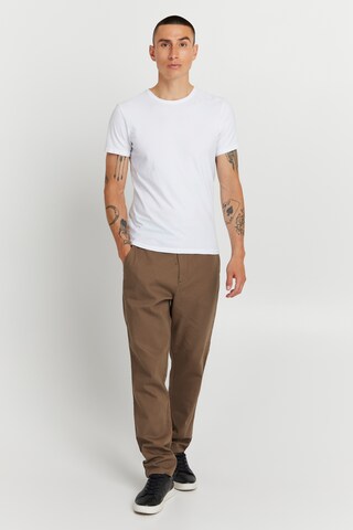 !Solid Regular Chino Pants in Brown: front