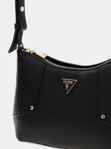 GUESS Schultertasche 'Darcy' in Schwarz