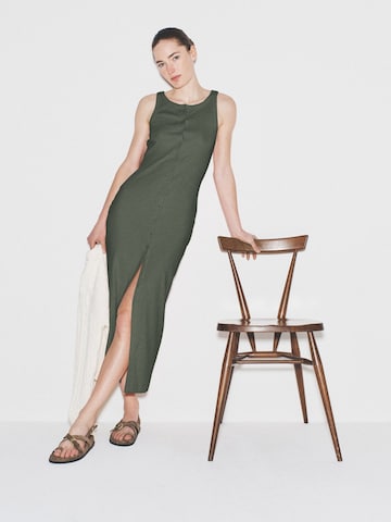 The Set Kleid in Mischfarben: Vorderseite